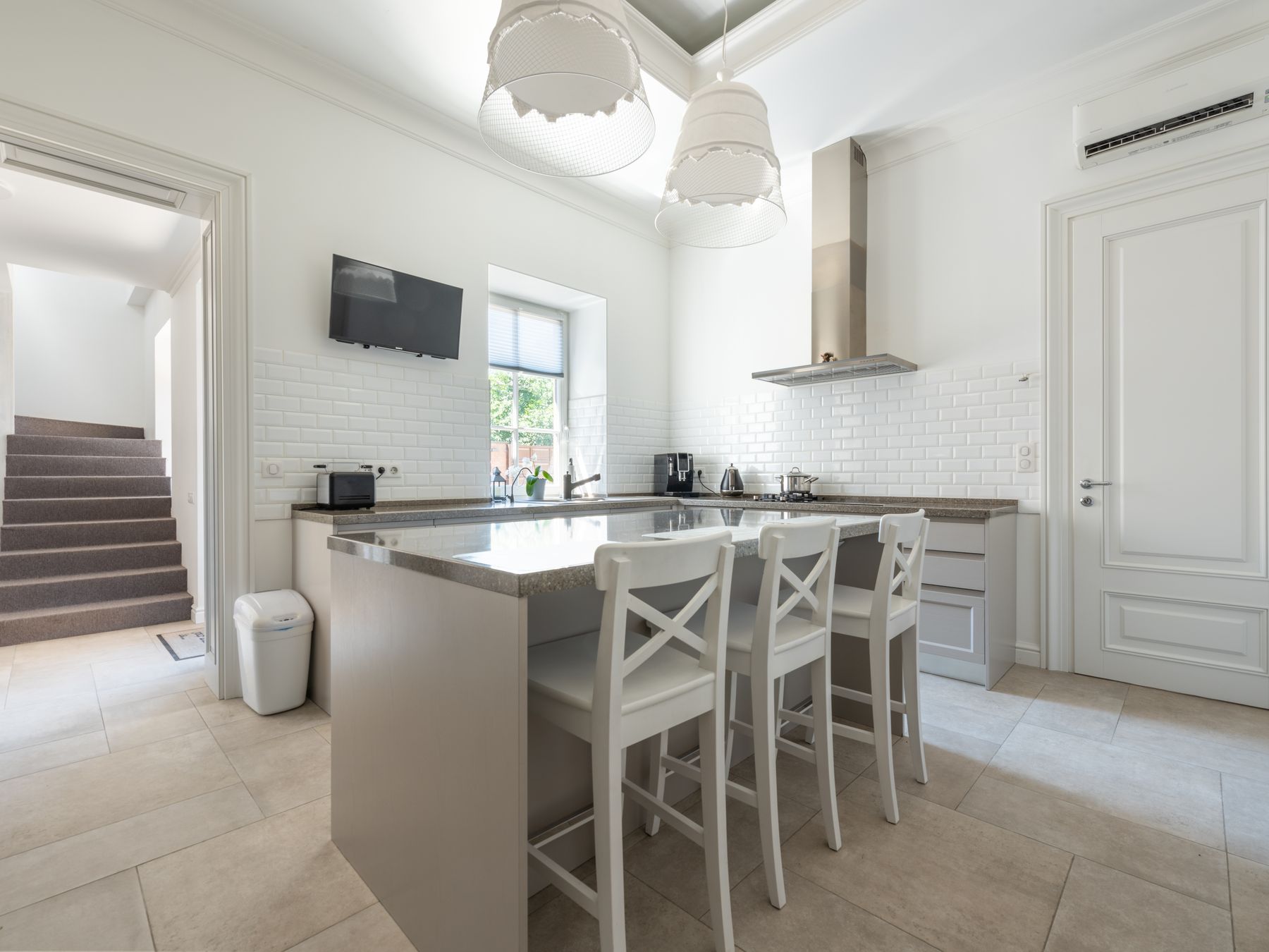 Kitchen Spraying in Marylebone — woodwork brushed to a crisp, smooth line