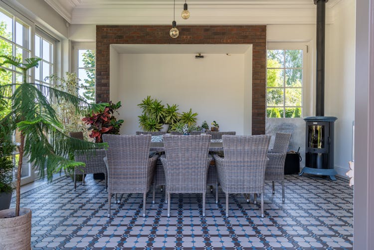 Mediterranean Style Dining Room Design 