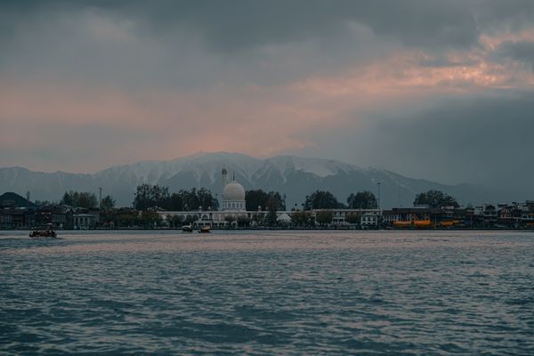 KASHMIR THE HEAVEN OF INDIA - Stays