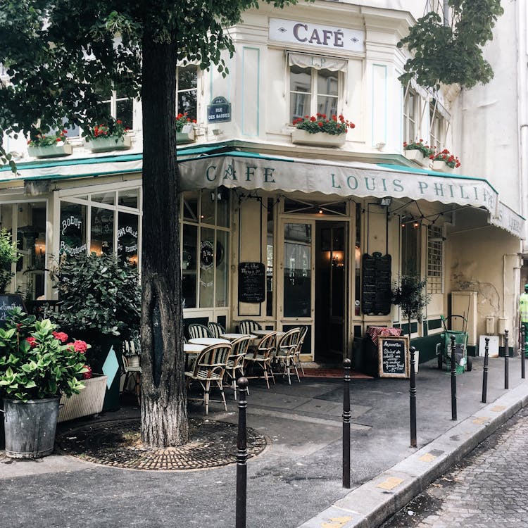 A Cafe  Bar In Paris , France