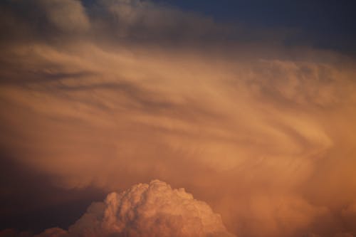 Fotografie Van Wolken Tijdens De Schemering