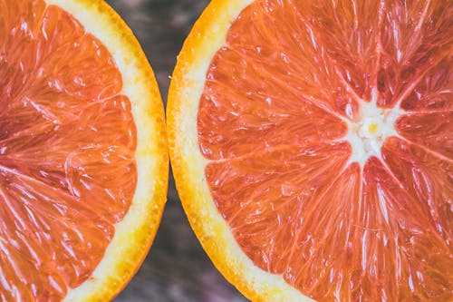 無料 2つのスライスされた柑橘系の果物 写真素材