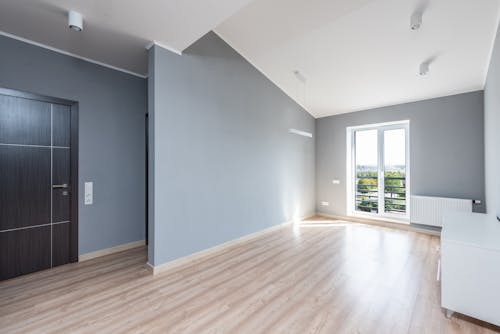 Free Minimalist Room with Grey Walls Stock Photo