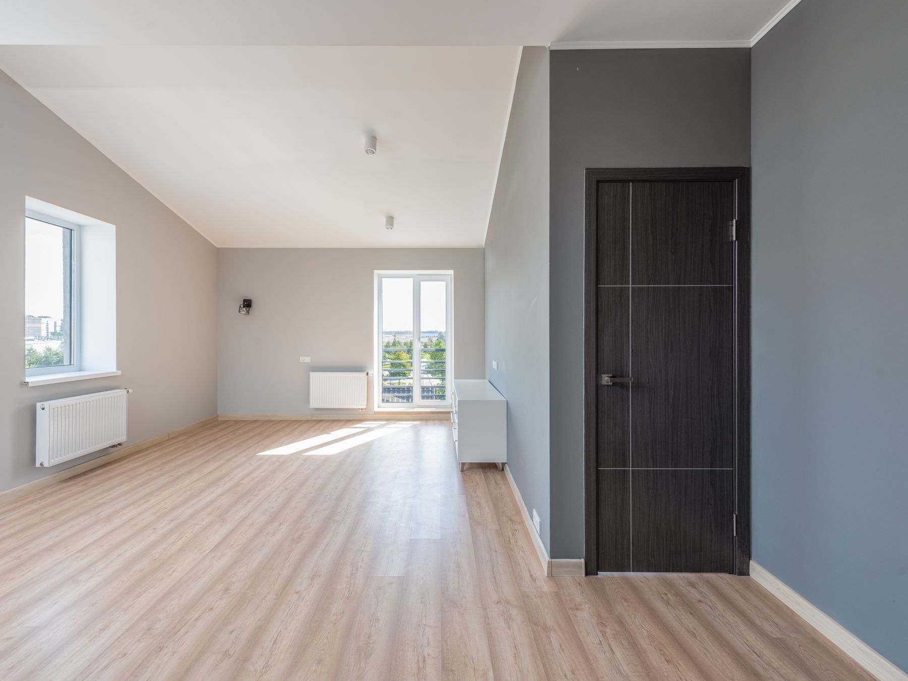 Painters and Decorators in Sanderstead — woodwork brushed to a crisp, smooth line