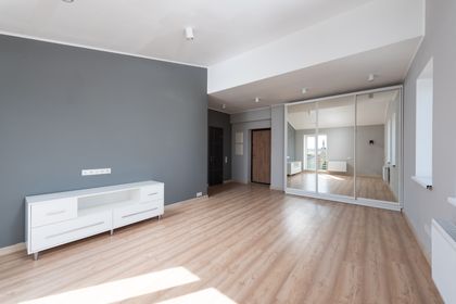 Empty room with wooden flooring, by Max Vakhtbovych on Pexels