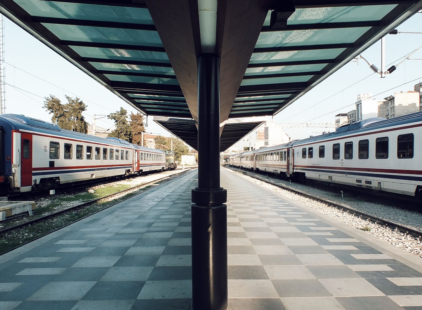 How to Book Hotel Rooms Adjacent to Transit Hubs for Zero Commute Fees