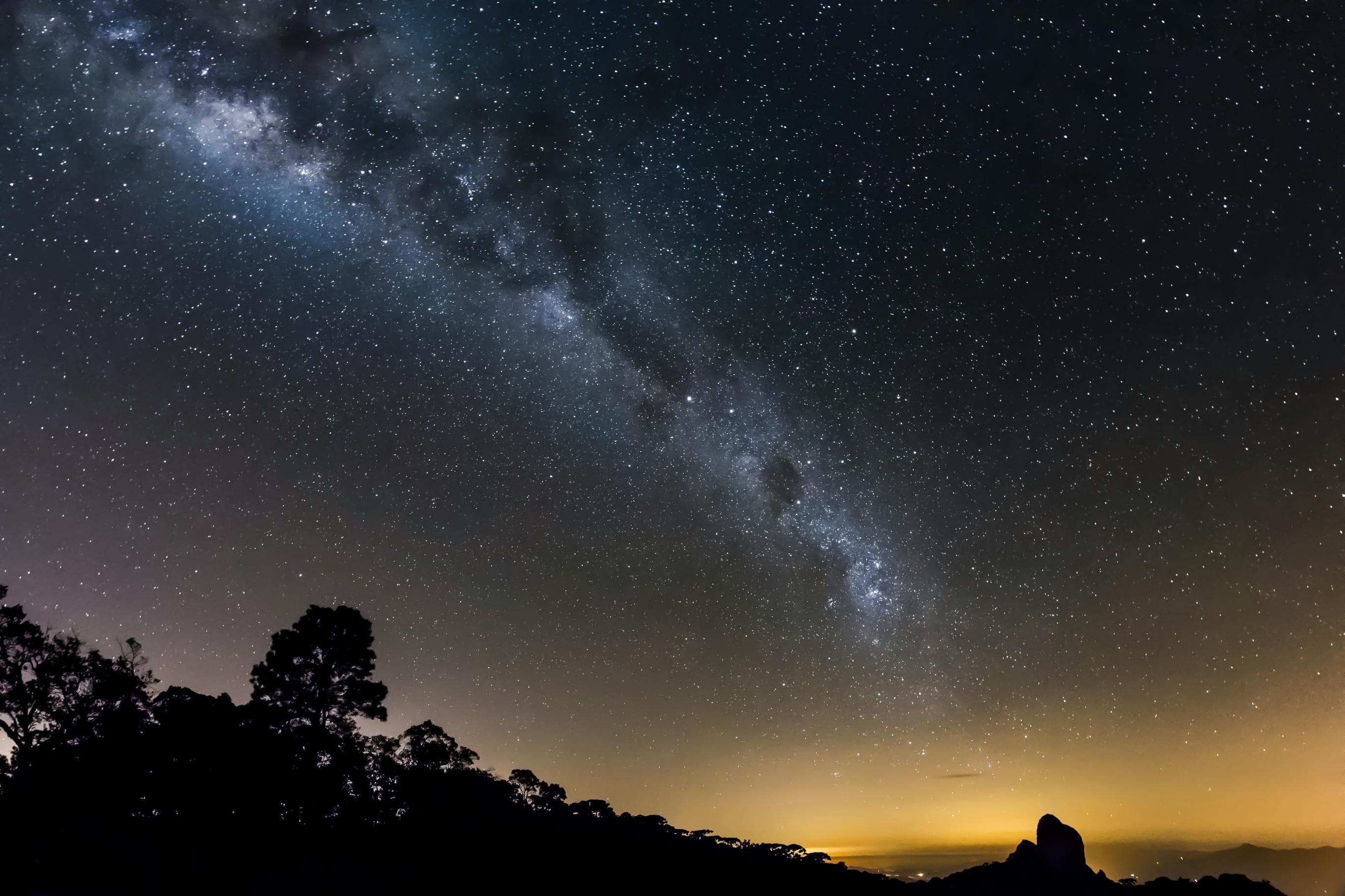 Beautiful night sky with Milky Way over São Bento do Sapucaí, Brazil, capturing the starry expanse.