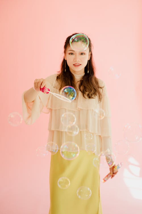 Kostnadsfri bild av asiatisk kvinna, brunett, bubblor
