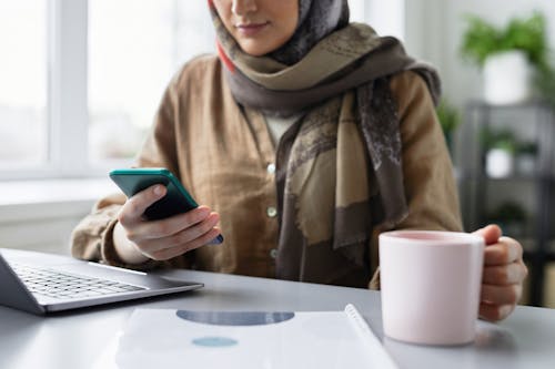 Gratis stockfoto met computer, drinken, iemand