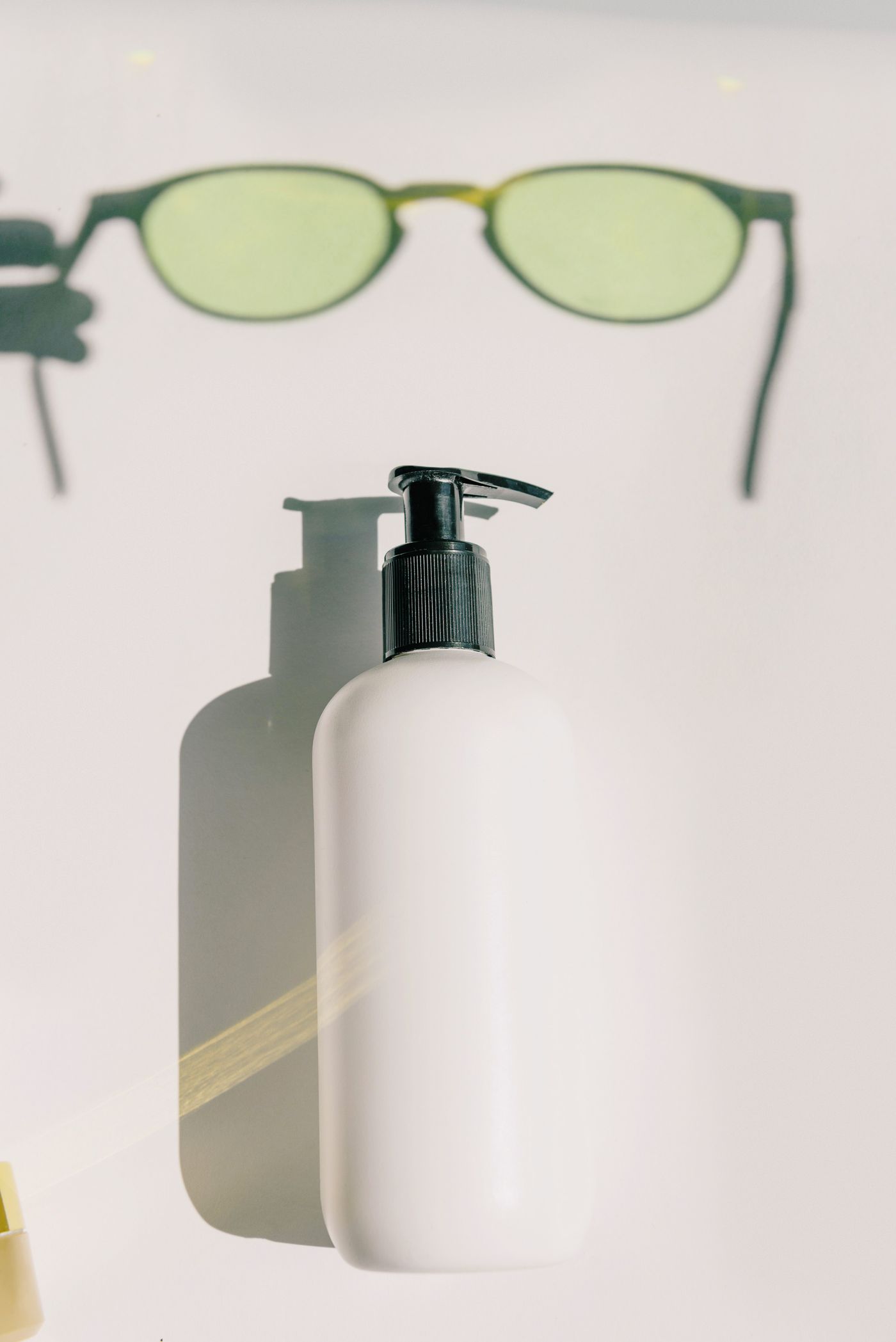 Minimal body lotion product photography
