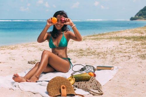 Ücretsiz Asyalı kadın, bikini, bronz içeren Ücretsiz stok fotoğraf Stok Fotoğraflar