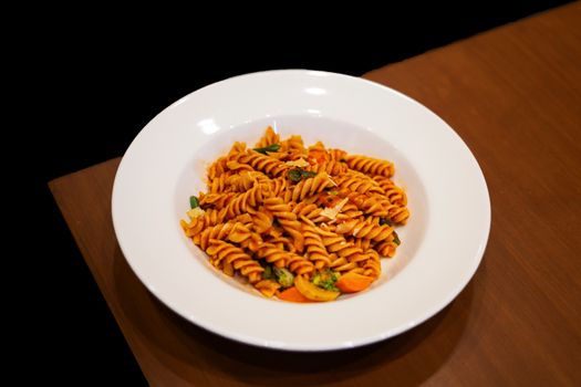 Whole Grain With Tomato-based Sauce And Added Vegetables Pasta