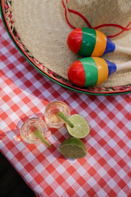 Sombrero, Rattles and Drink with Lime