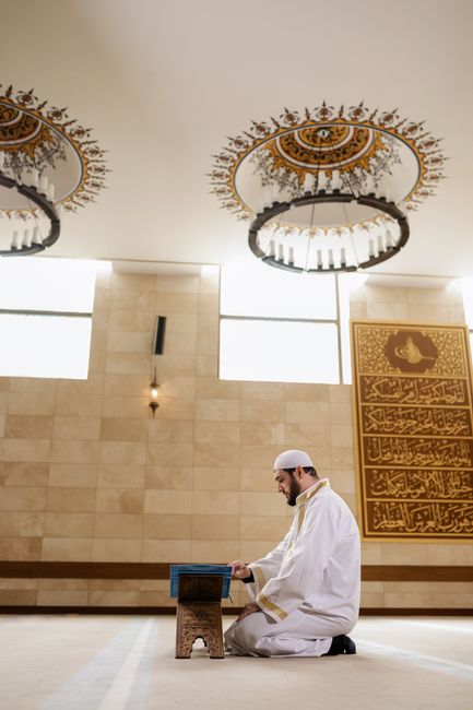 Makna Persaudaraan dalam Islam Makna Persaudaraan dalam Islam
