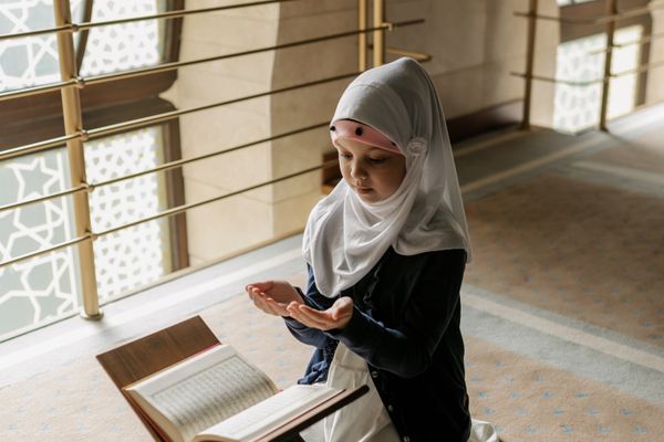 15 Daily Duas for Kids (With Meaning and Transliteration)