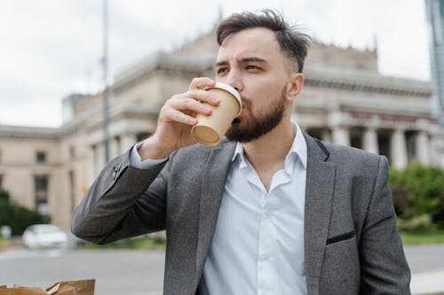 Gratis lagerfoto af drikke, drink, grå dragt