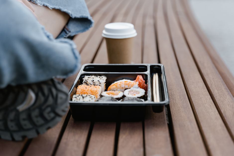 栄養バランスの取れた宅食弁当のクローズアップ