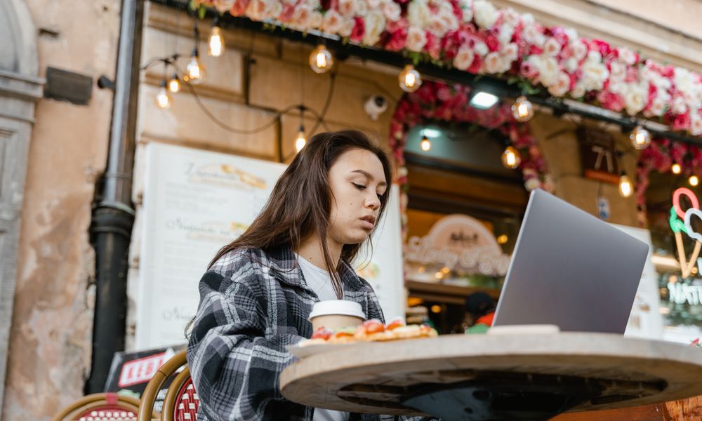 digital nomad working Rome cafe