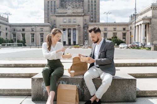 Fotos de stock gratuitas de colegas, comida rápida, comiendo