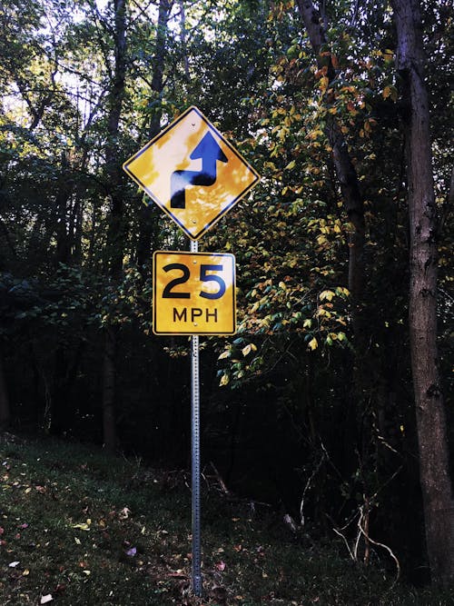 Yellow 25 Mphg Road Signage