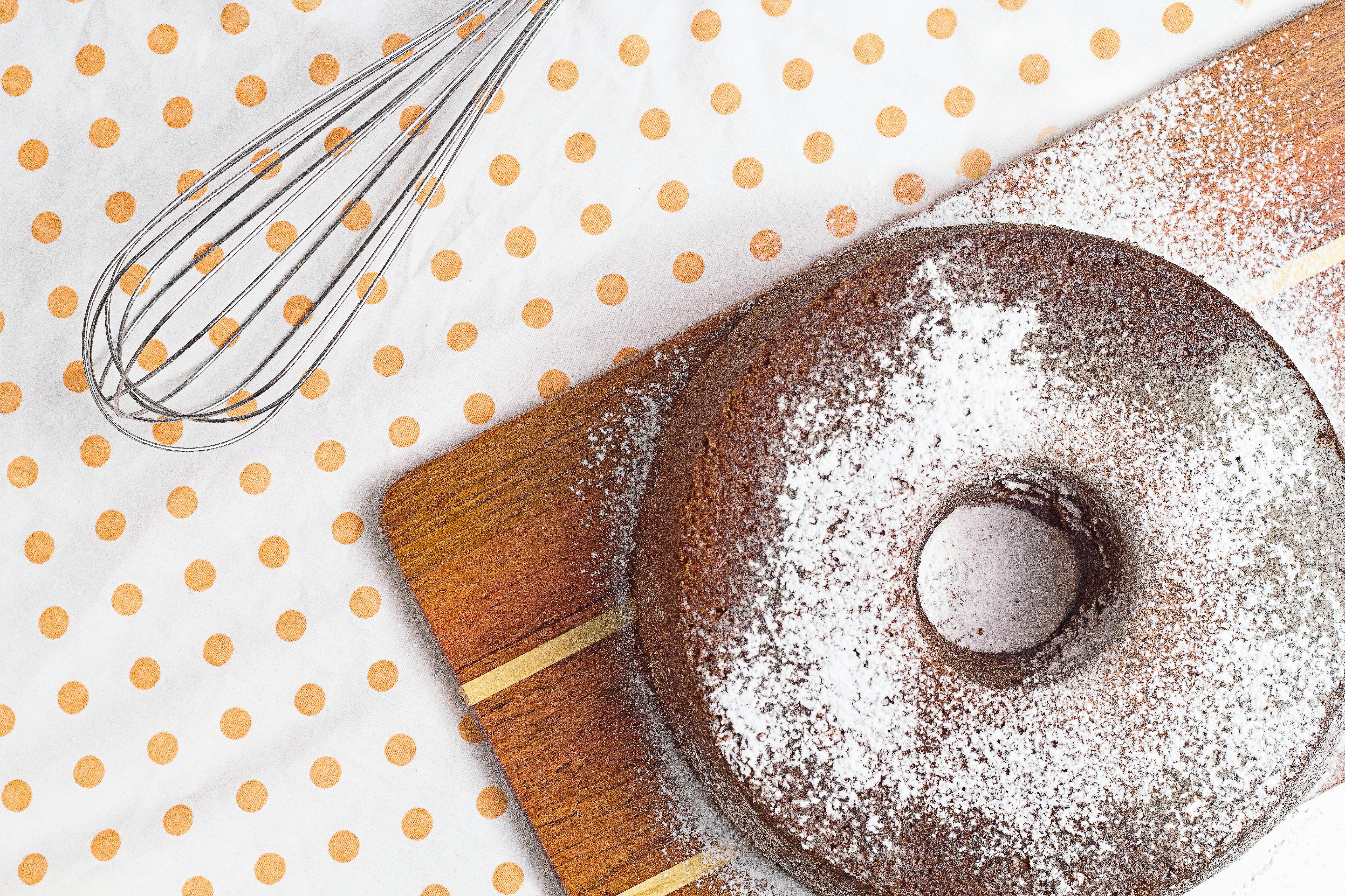 a top view of a cake dusted with powdered sugar