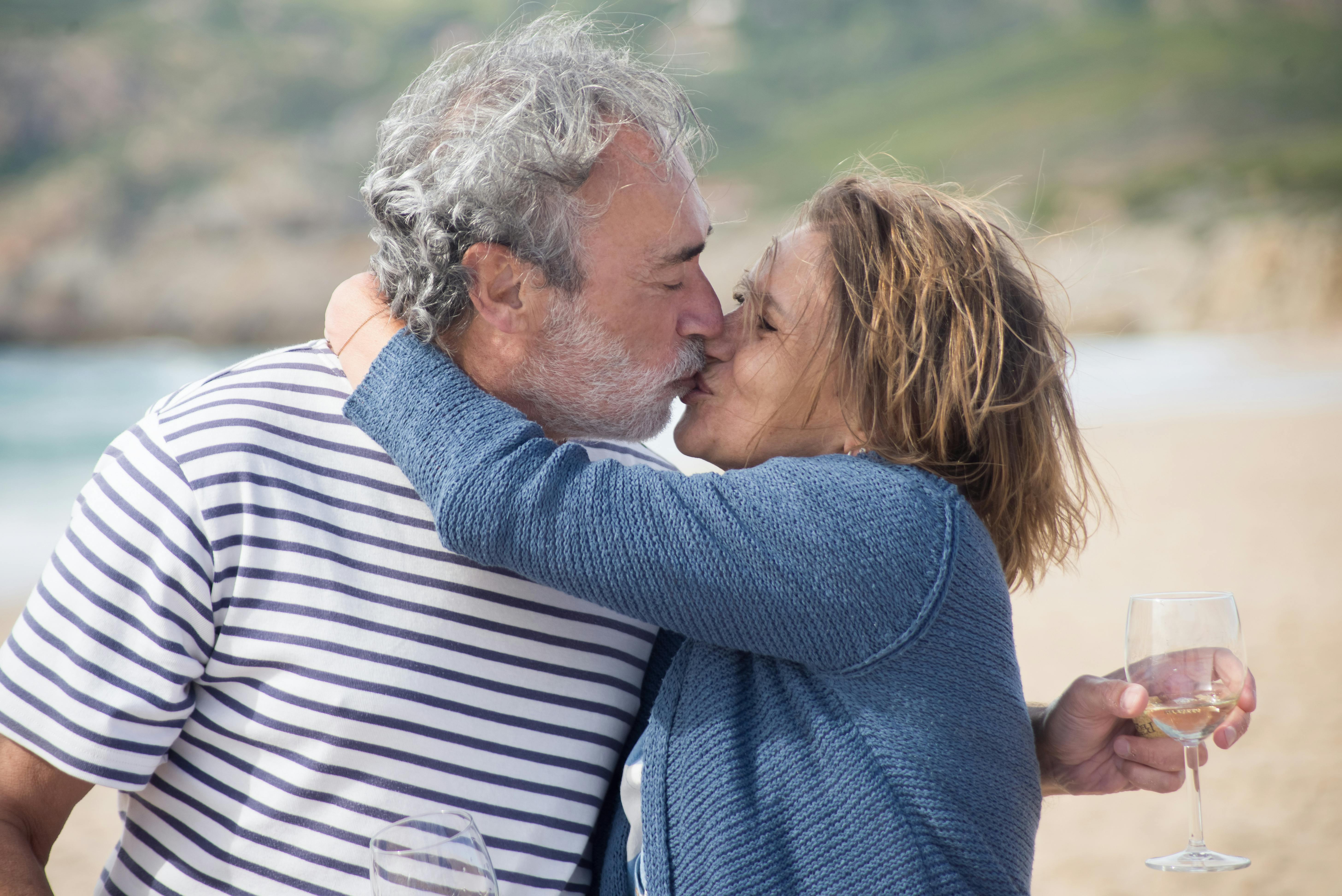 elderly couple kissing