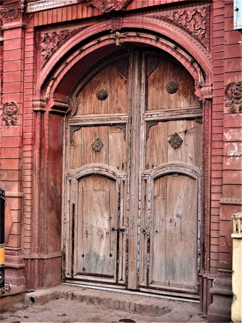 Free Old Brown Wooden Door Stock Photo