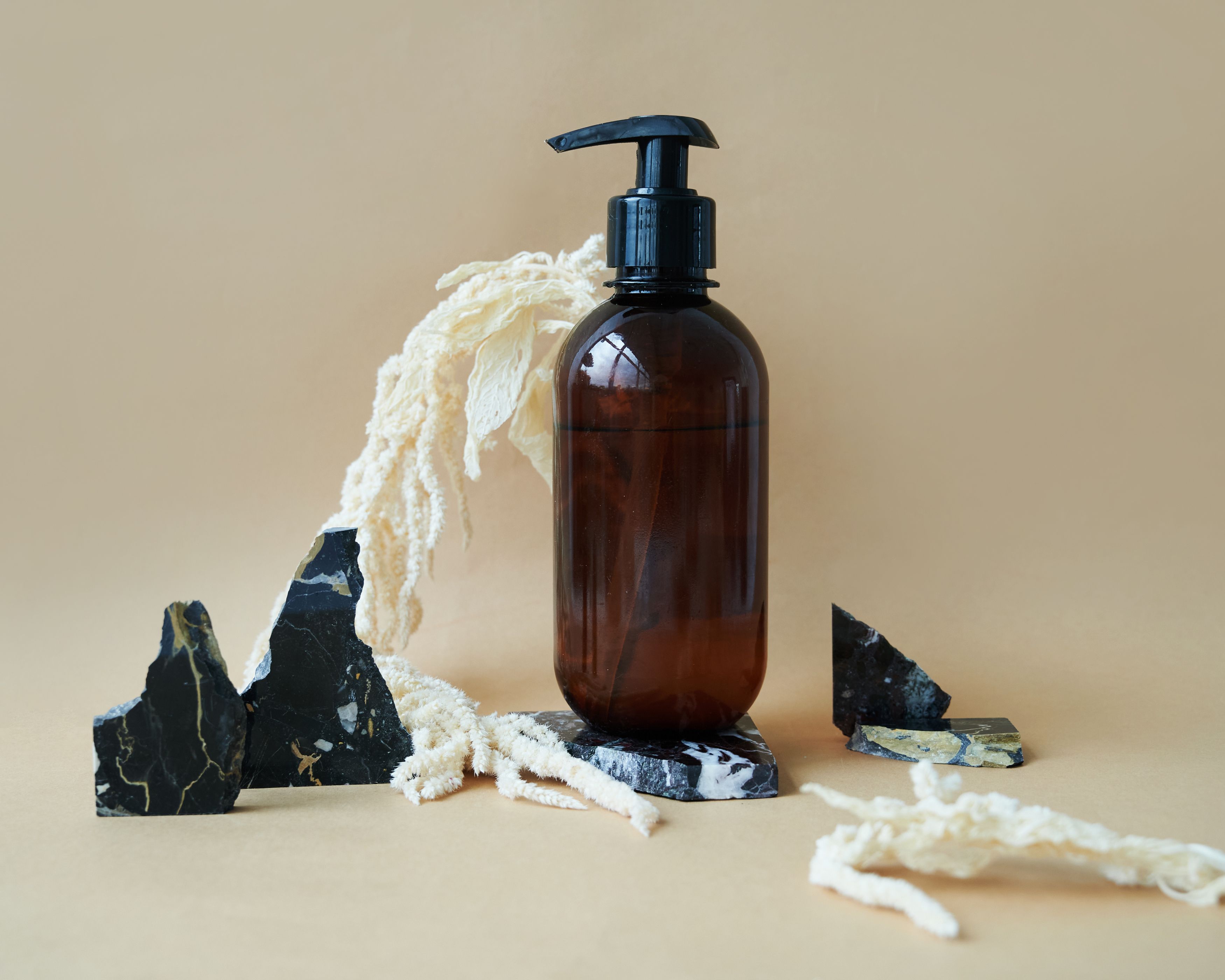 Salicylic acid vs glycolic acid: which clears clogged pores better?