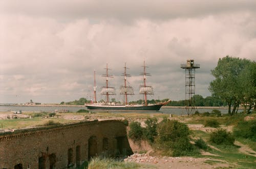 Fotobanka s bezplatnými fotkami na tému breh, loď, mraky