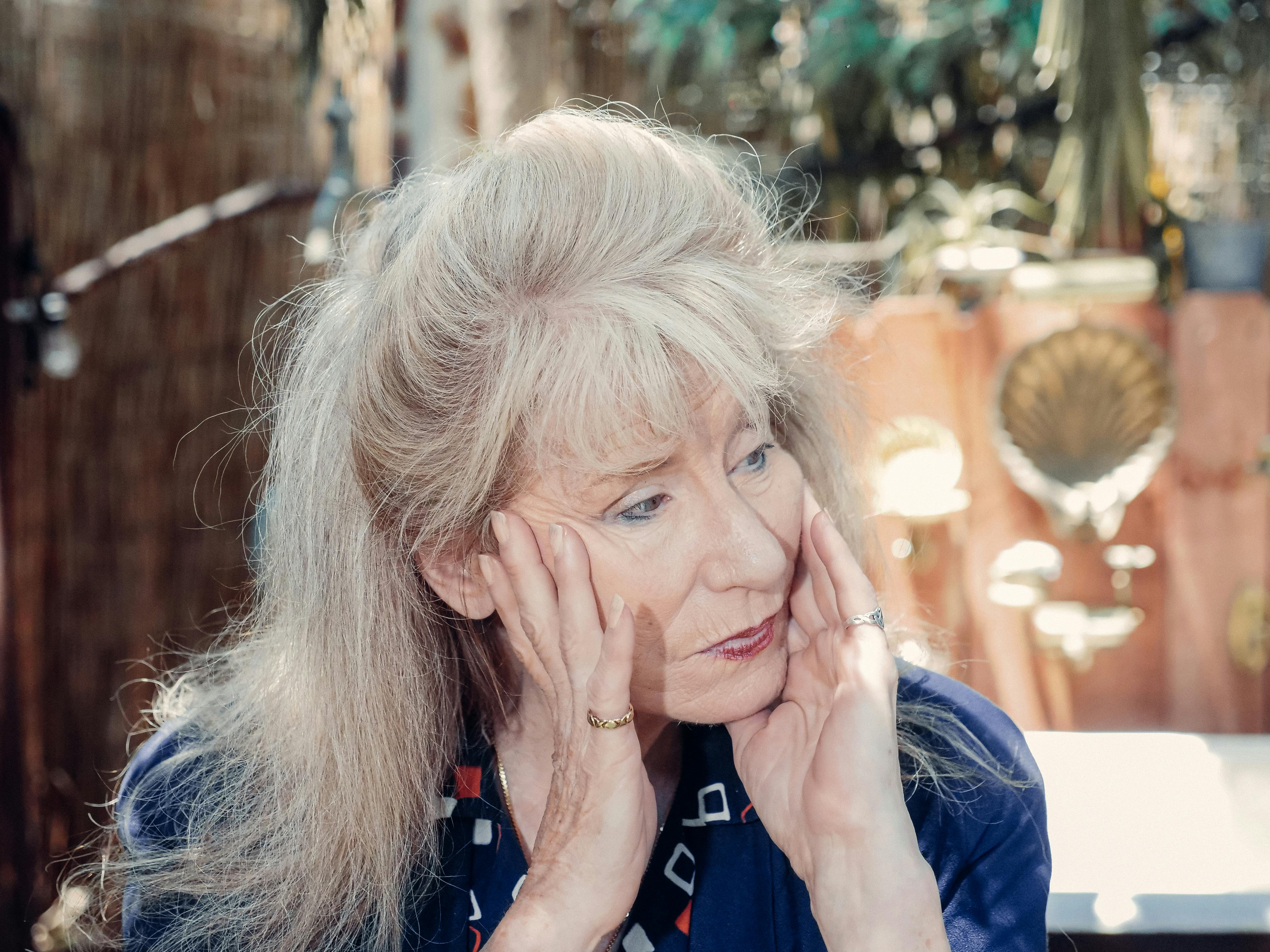 Gratis arkivbilde med avslapping, blå, blondt hår Arkivbilde