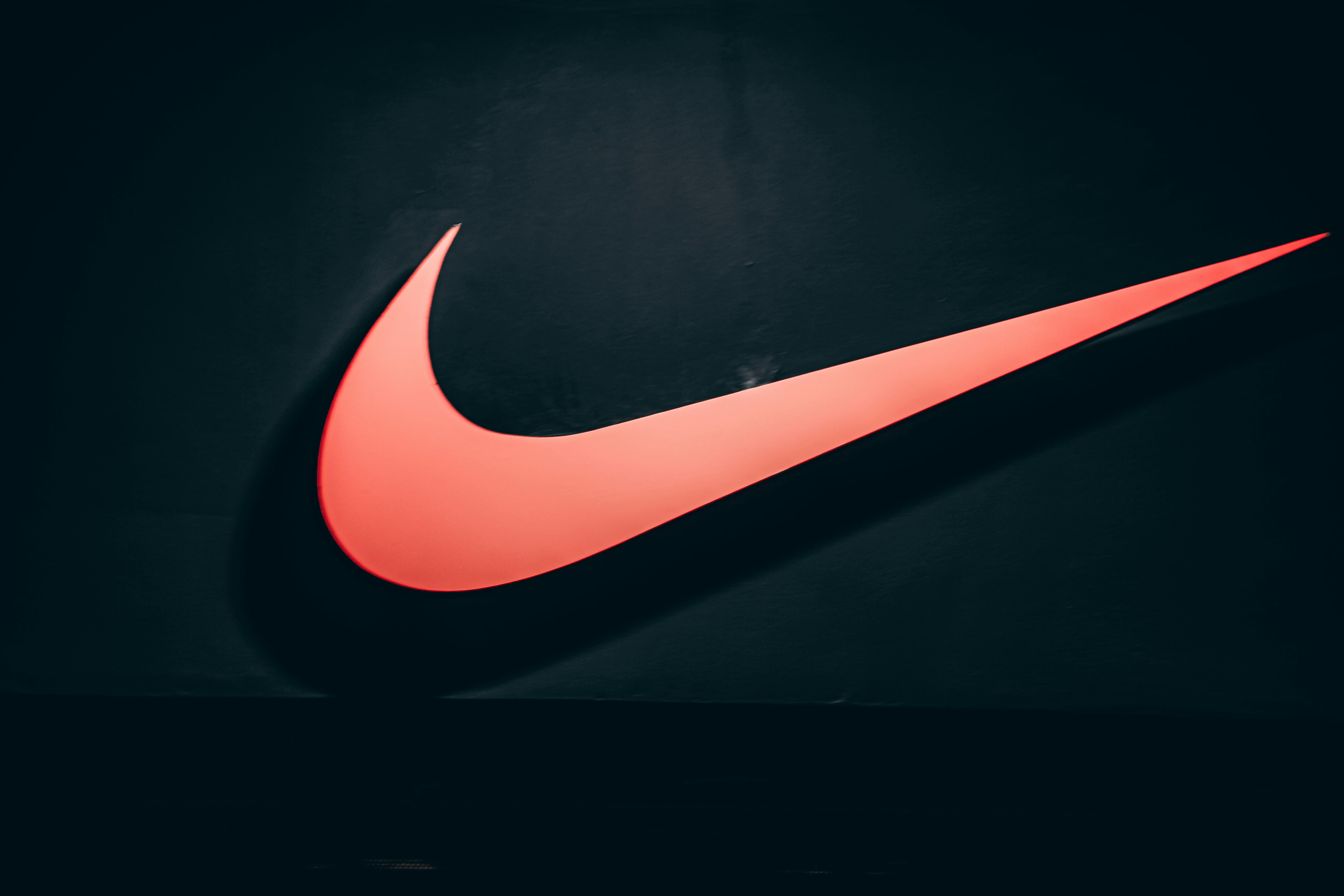 Uitdrukkelijk oorlog Zonsverduistering The Nike Logo · Free Stock Photo
