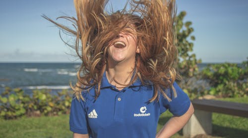 Безкоштовне стокове фото на тему «біляве волосся, блакитна вода, вільний»