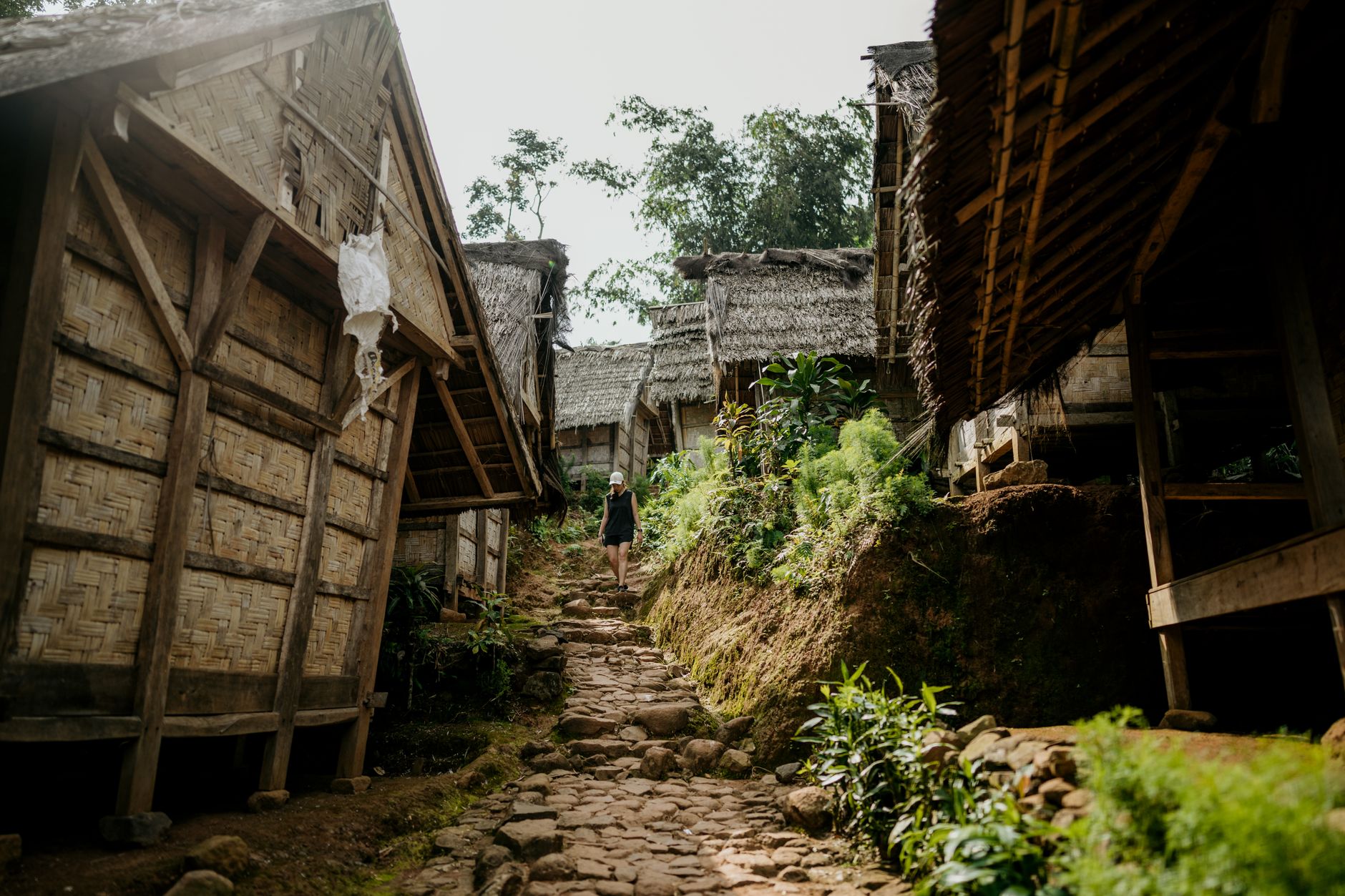 Kampung Naga: Permata Tersembunyi di Tasikmalaya yang Menawarkan Pesona Desa Tradisional Luar Negeri