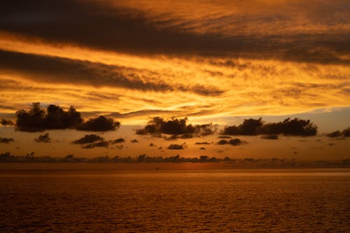 Immagine gratuita di acqua, cielo arancione, crepuscolo