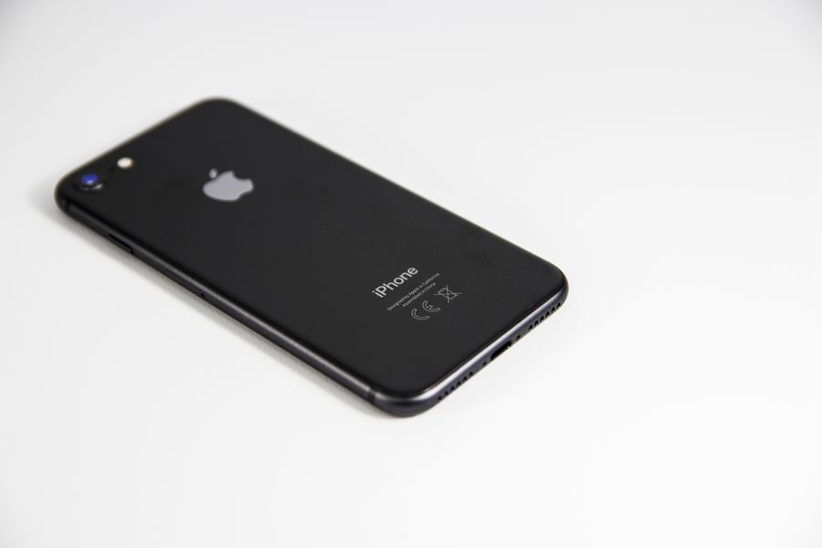 A Nettra handset resting on a clean surface — photo by Tuur Tisseghem on Pexels