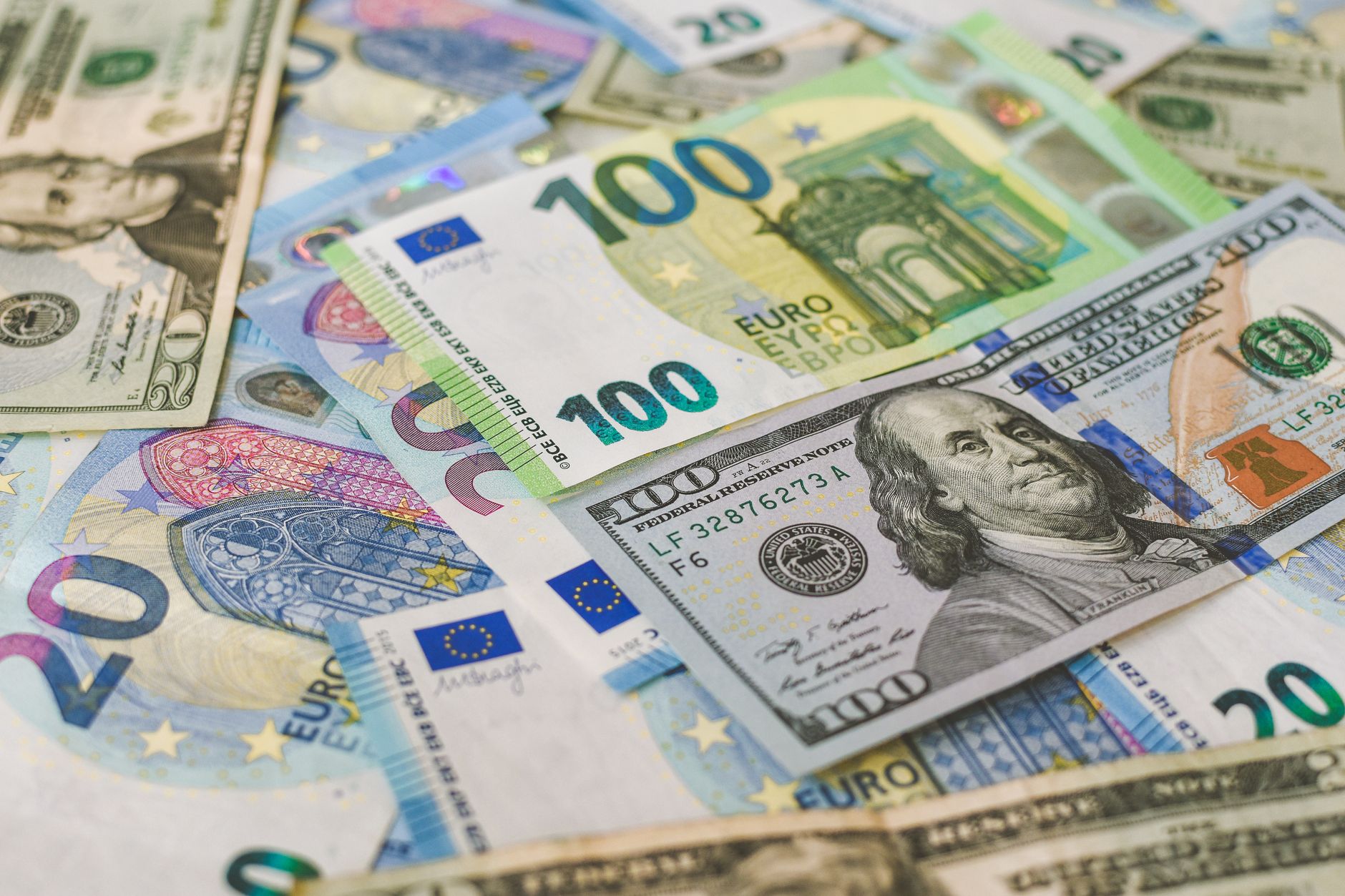 Crude Prices Fluctuate on Iran War Headlines