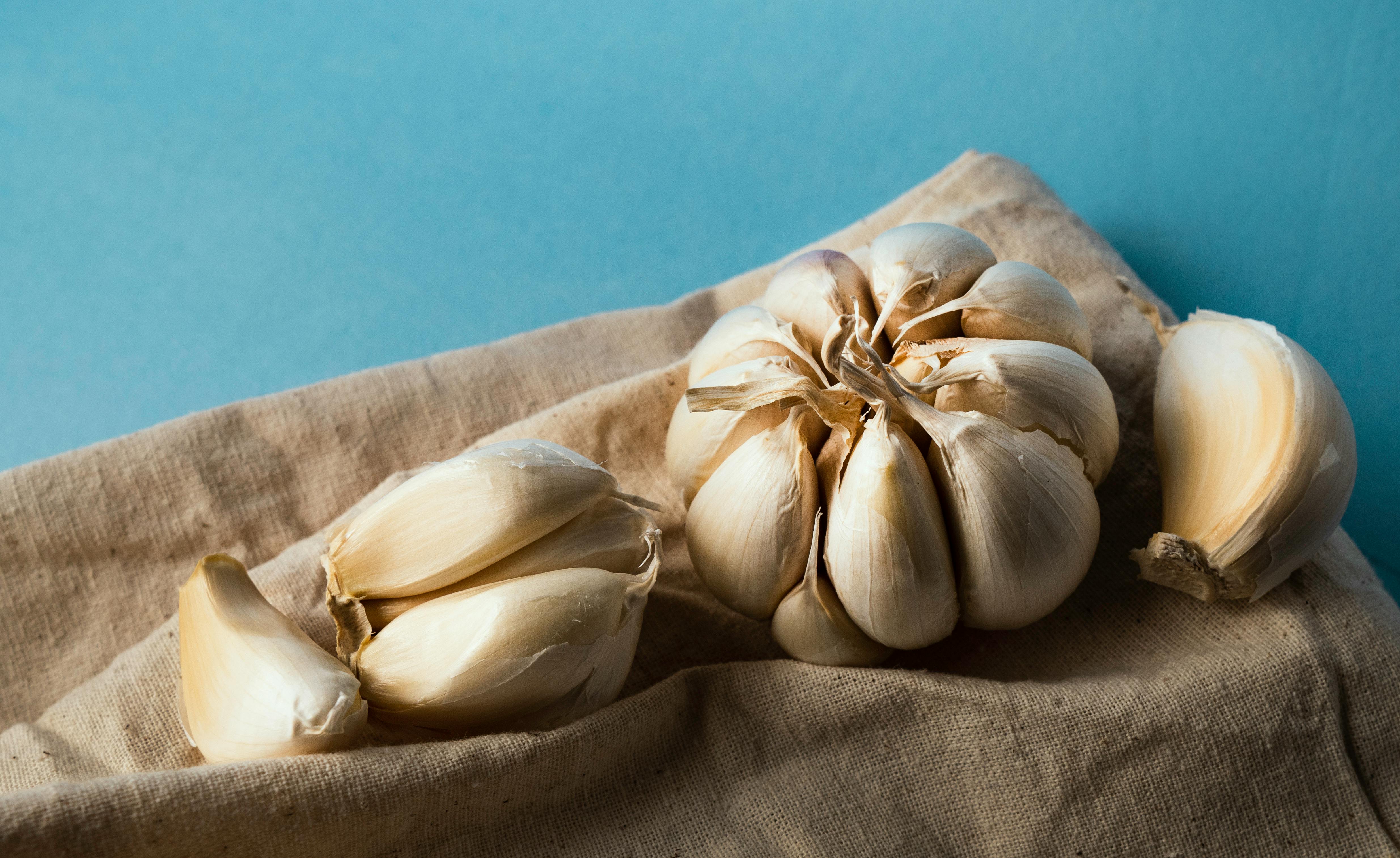 Premium Photo | Garlic on the table attractive engaging HD wallpaper  background Photo