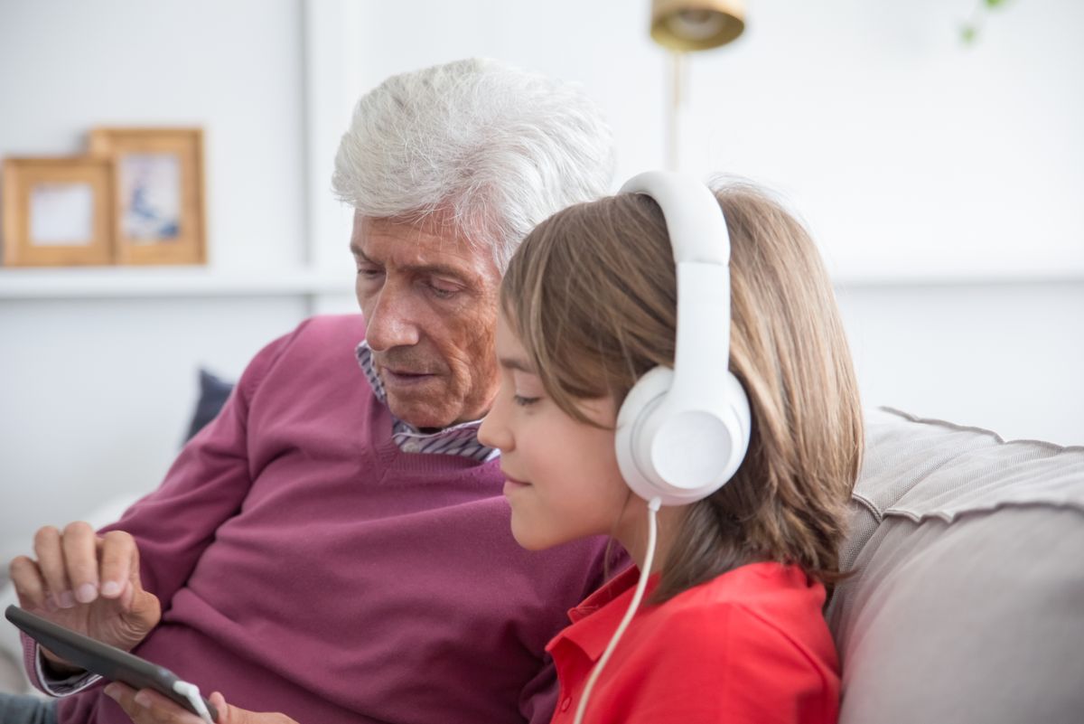 GrandPad Review: The Tablet Built Specifically for Seniors