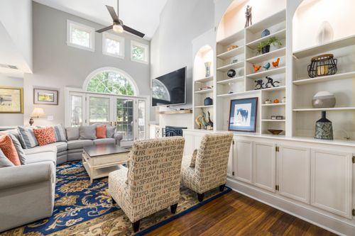 Free Elegant living room featuring modern furniture, vibrant colors, and abundant natural light. Stock Photo
