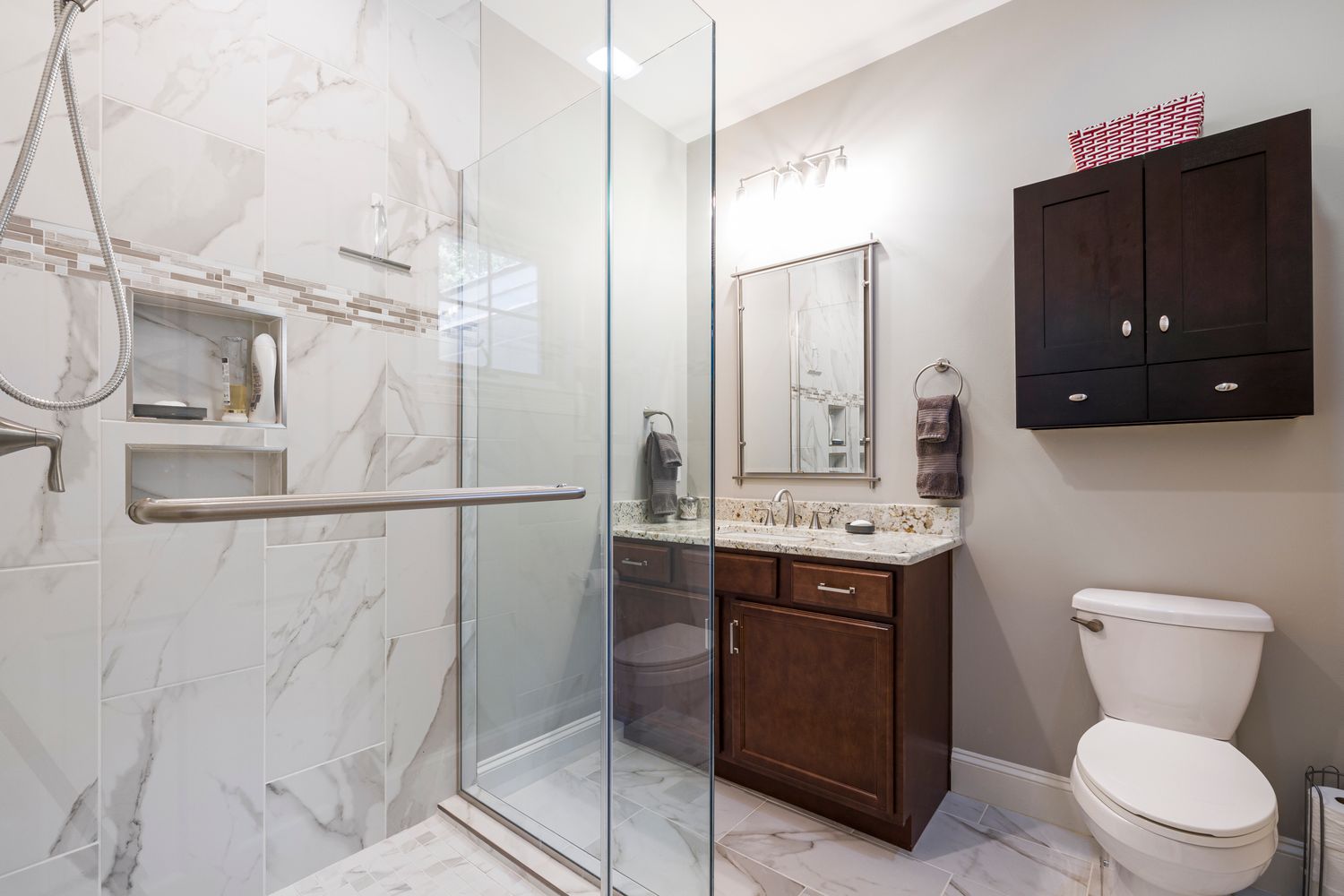 Luxury bathroom renovation by Akka Bouwgroep