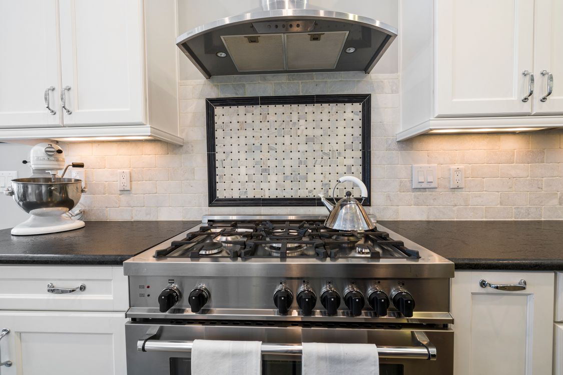 Stove and Kitchen Counter · Free Stock Photo