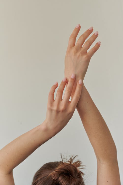 Kostnadsfria Kostnadsfri bild av armar, händer, hud Stock foto