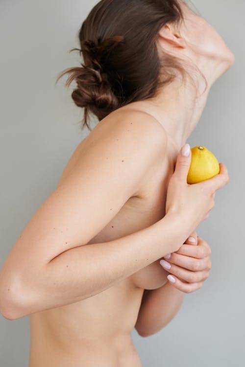 半裸, 咖啡色頭髮的女人, 垂直拍摄 的 免费素材图片