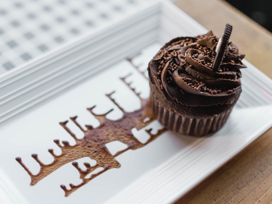 Does dark chocolate raise cholesterol?