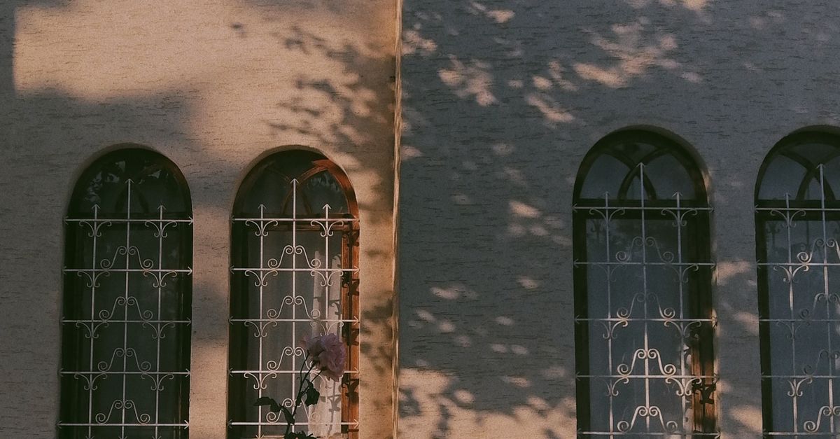 Building Edge Shadow Shadows on the Wall of a Building · Free Stock Photo