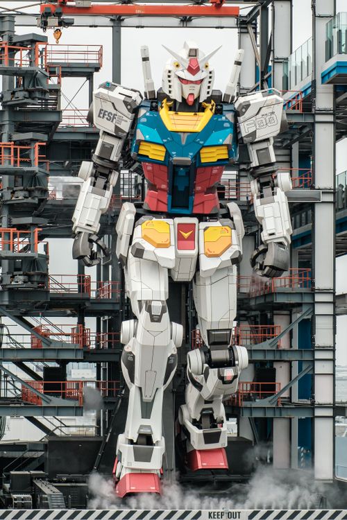 Free A colossal robot statue positioned outdoors at an industrial construction hub. Stock Photo