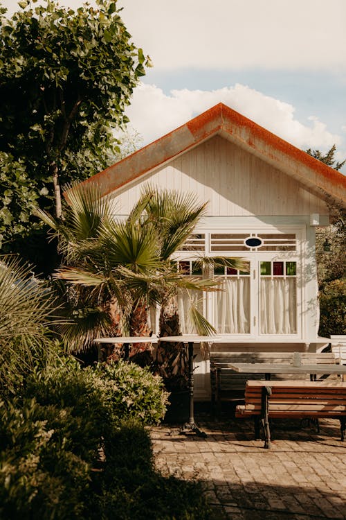 Bungalow in Sunlight and Trees