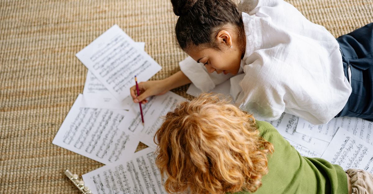 Apprendre la musique autrement : ce que l’harmonica développe chez l’enfant