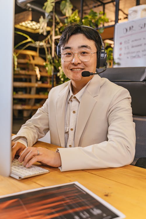 Kostenloses Stock Foto zu büro, büroangestellter, büroarbeiter