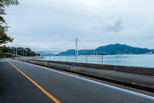 人行道, 山脈, 柏油路面 的 免费素材图片